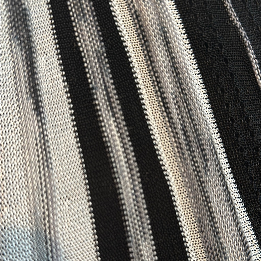 Guess Black and White Pleated V-Neck Cocktail Dress - Picture 7 of 15